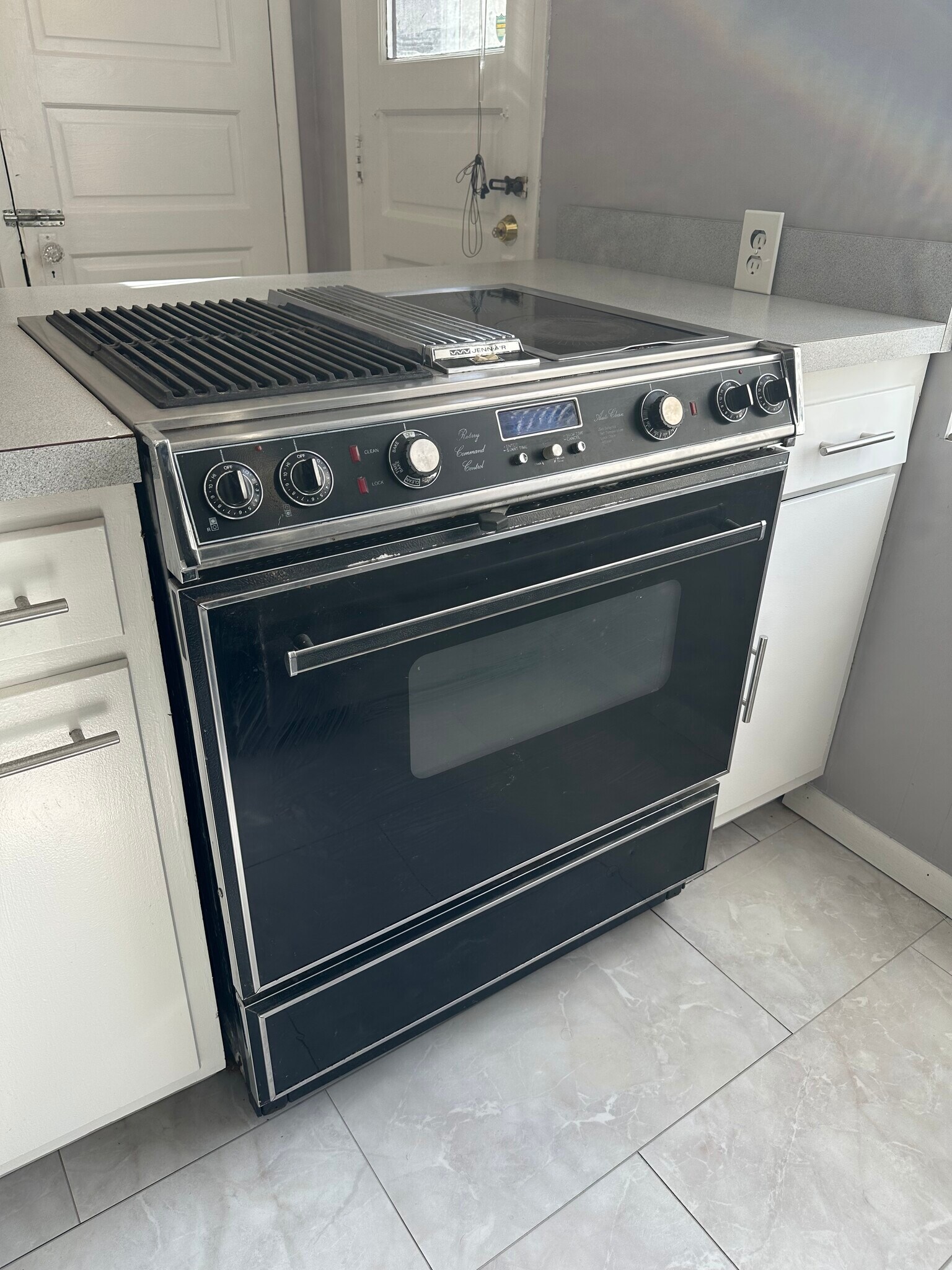 Downdraft Stove and grill - 3808 Flad Ave