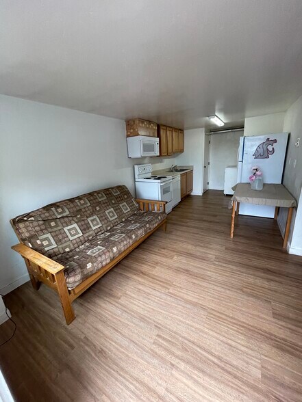 Building Photo - 810 NE Michigan St