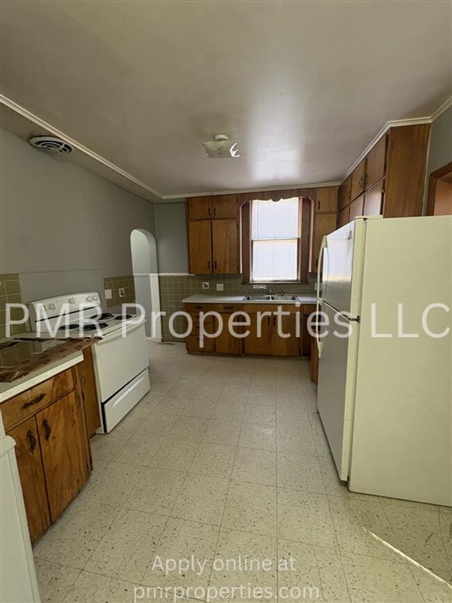 Building Photo - 901 S 14th St