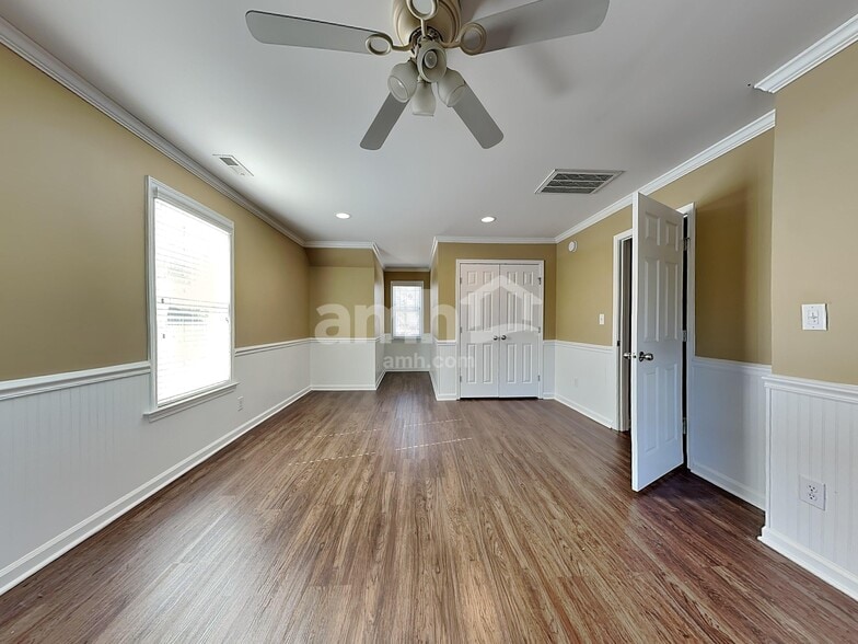 Building Photo - 104 Pearson Place