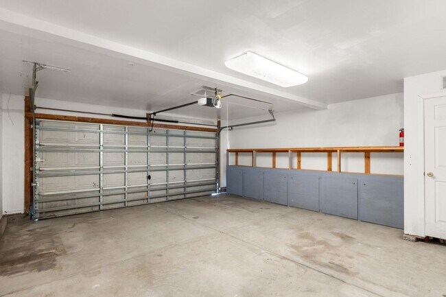 Building Photo - 129 Towering Pine Dr