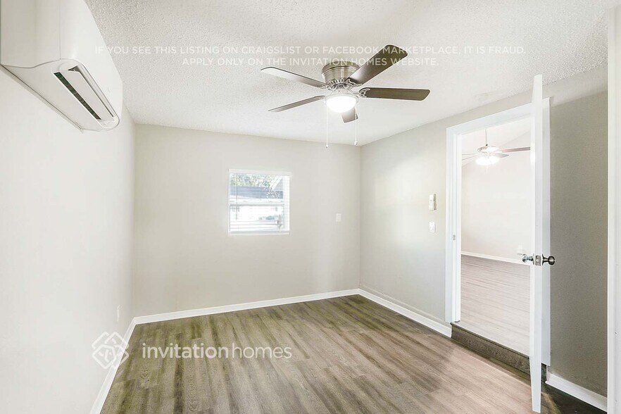Building Photo - 10104 Enchanted Oaks Ct