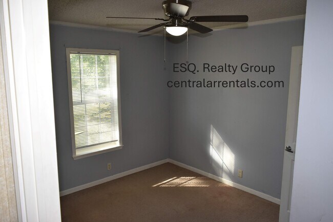 Building Photo - 16801 Cornfield Dr