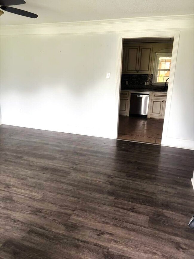 Building Photo - 82 Oliver Dr