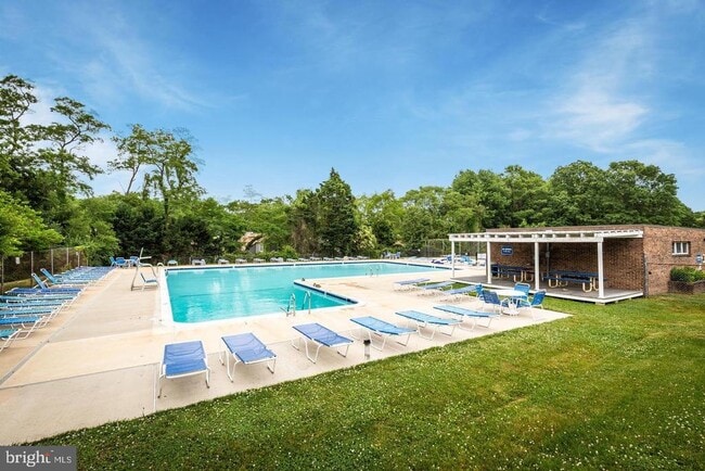 Building Photo - 9 Silverwood Cir