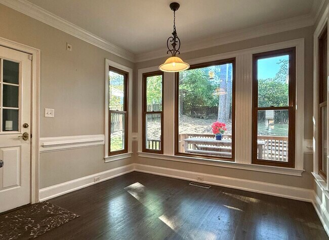 Building Photo - 800 Sparkleberry Rd