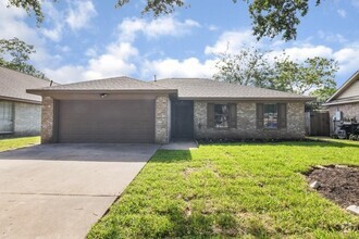 Building Photo - 2105 Greenwood Dr