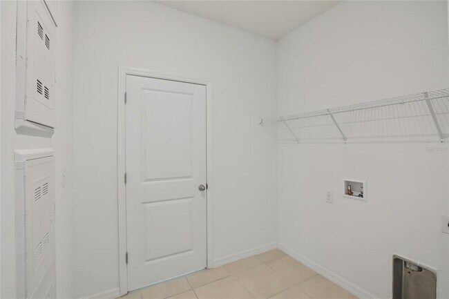 Building Photo - 10747 Laxer Cay Loop