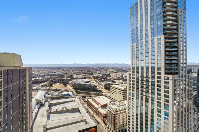 Building Photo - 35th Floor Downtown Denver Condo | 1 Bed | Private Balcony | Mountain Views