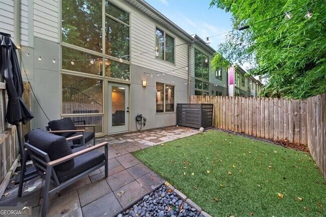 Building Photo - 1364 Rietveld Row NW