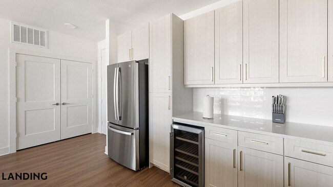 Building Photo - 108 N US Hwy 377