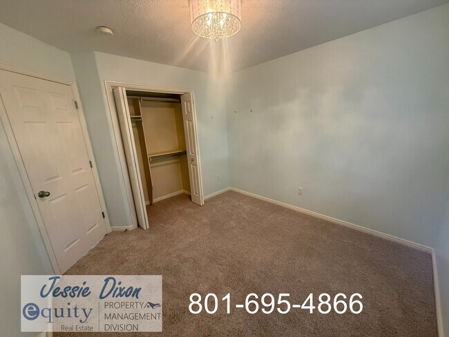 Building Photo - 1989 N 2700 W