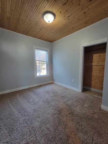 Building Photo - 129 Snow St