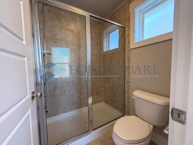 Building Photo - Lovely 3-Bedroom Home with Granite Kitchen, Office Nook & Finished Garage – Near Downtown Knightd...