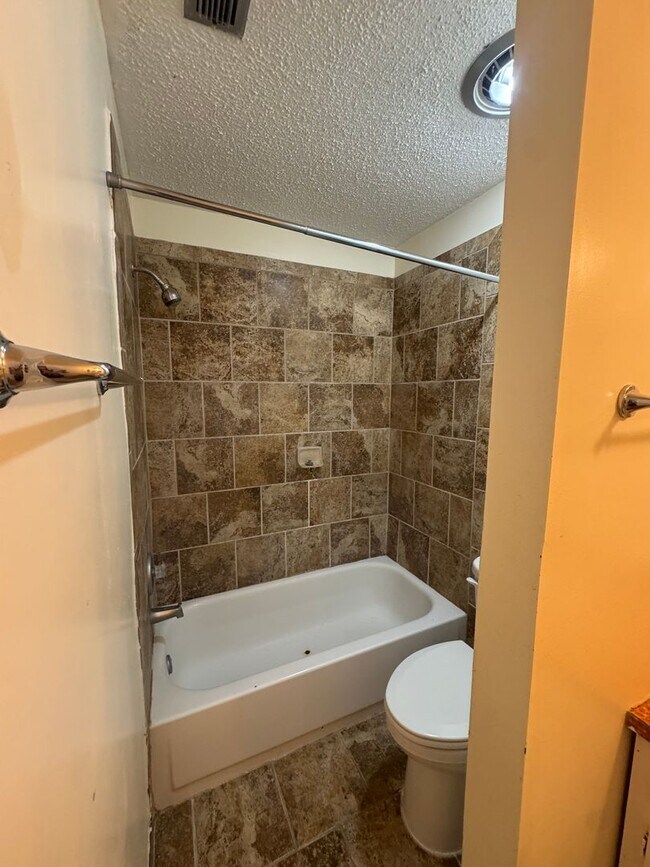 Building Photo - 3324 Cross Creek Dr