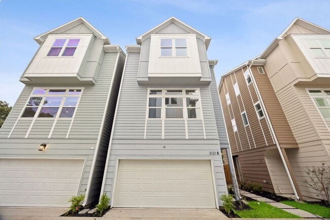 Building Photo - 2125 Hoskins Dr