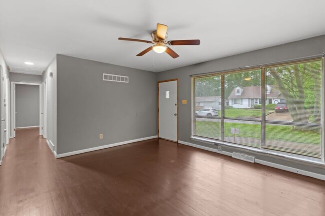 Building Photo - 834 Font Ln