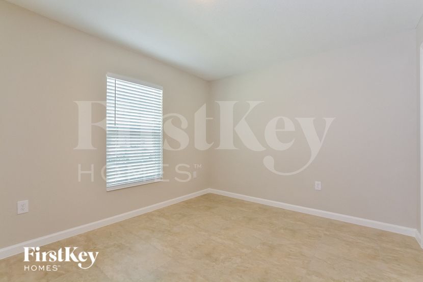 Building Photo - 481 Earhart Dr