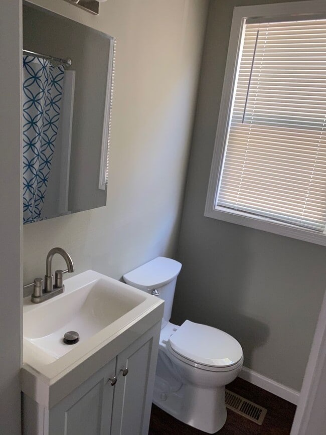 Building Photo - Newly Renovated 3 bed 2 bath House w/ deta...