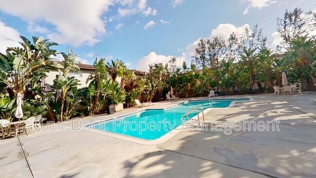 Building Photo - 533 N.Tustin Ave.