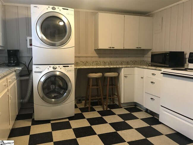 Building Photo - 108 Central Ave