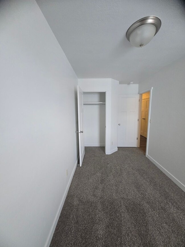 Building Photo - 3 Bed 2 Bath Townhouse for Rent!