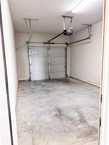 Building Photo - 8715 Ellis Dr