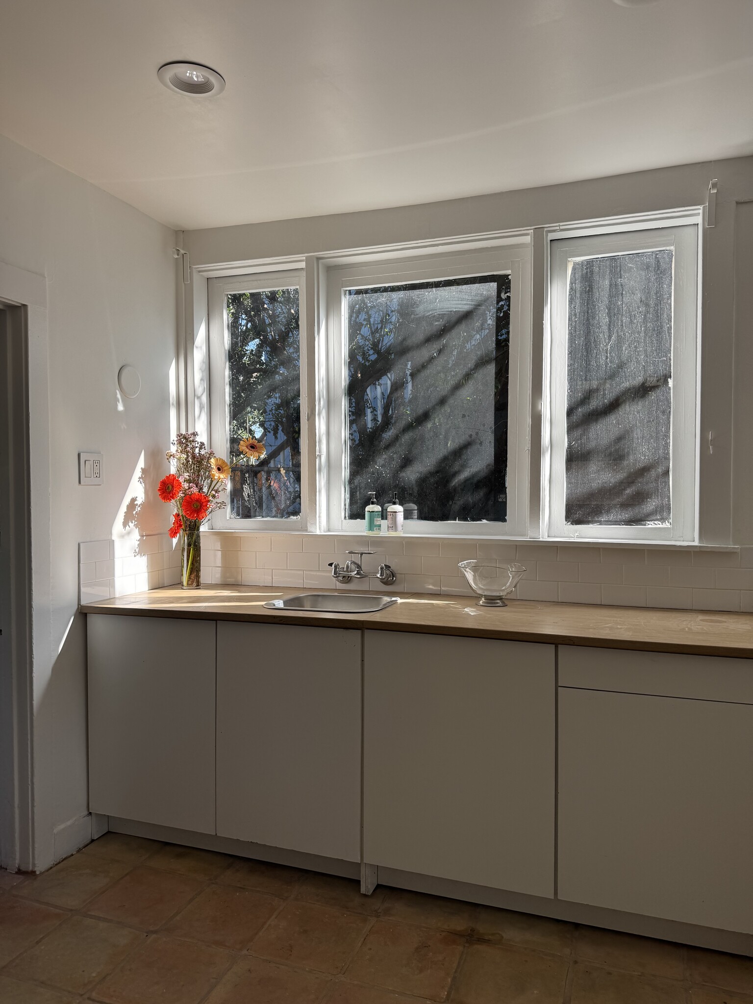 Building Photo - 5924 Hayes Ave