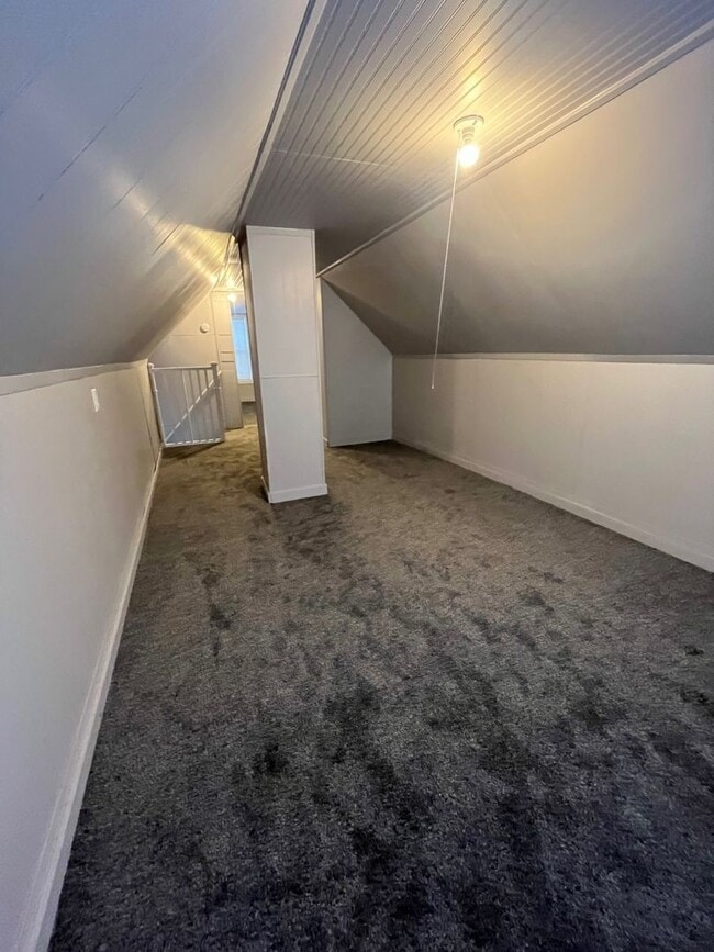 Building Photo - Single Family Home Available!
