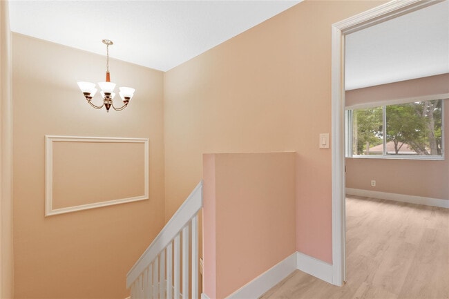 Building Photo - 1186 SW 44th Ave