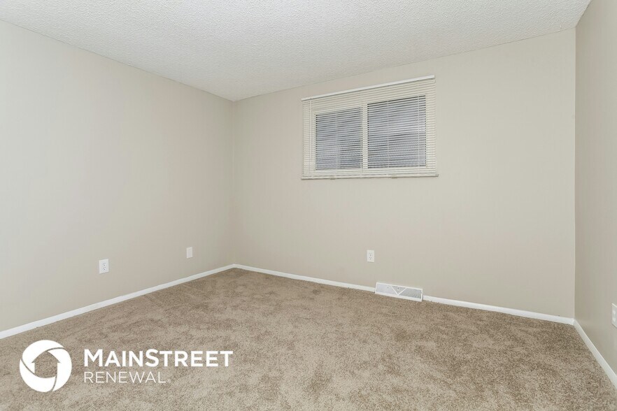 Building Photo - 2033 Queensbridge Dr