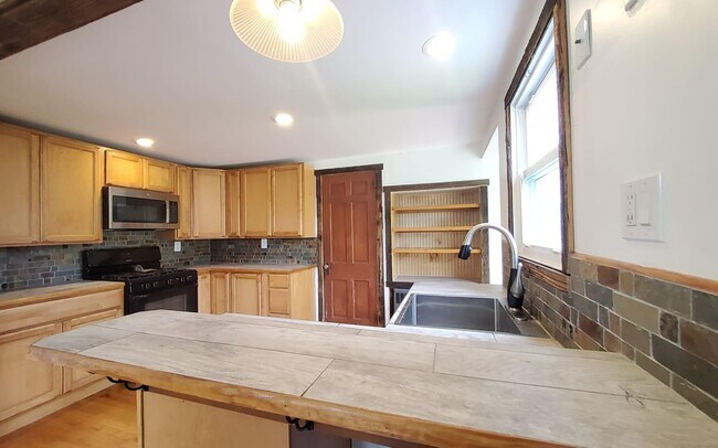 Building Photo - 351 Harriman Heights Rd