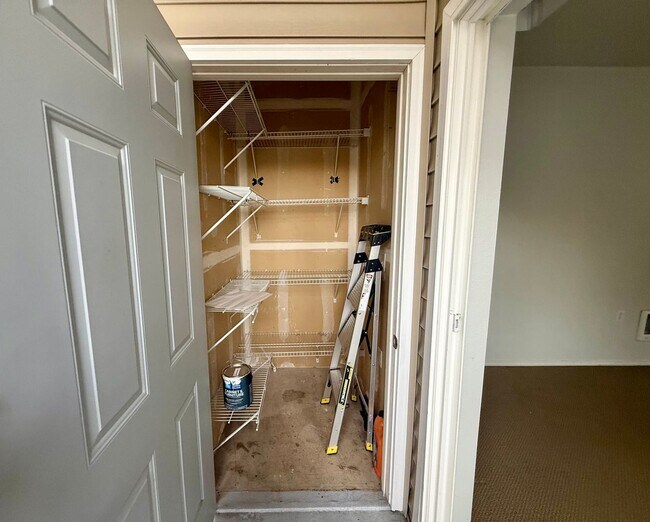 Building Photo - Bokara By The Lake Condo - Renton