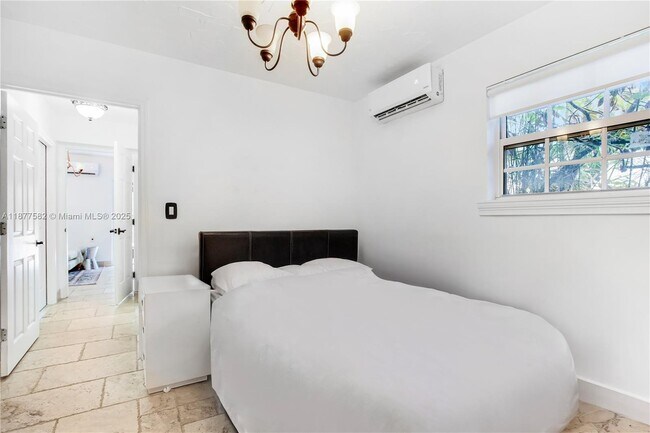Building Photo - 1161 Sunset Dr