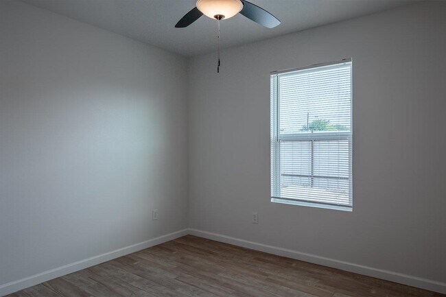 Building Photo - 105 Texas Dr