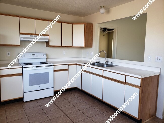 Building Photo - Nice 3 Bedroom, 2 Bathroom, 2 Car Garage a...