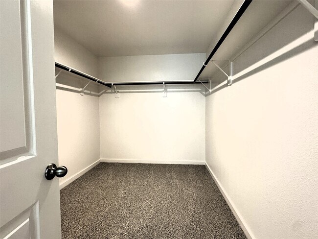 Building Photo - 30434 Canterbury Fields Dr