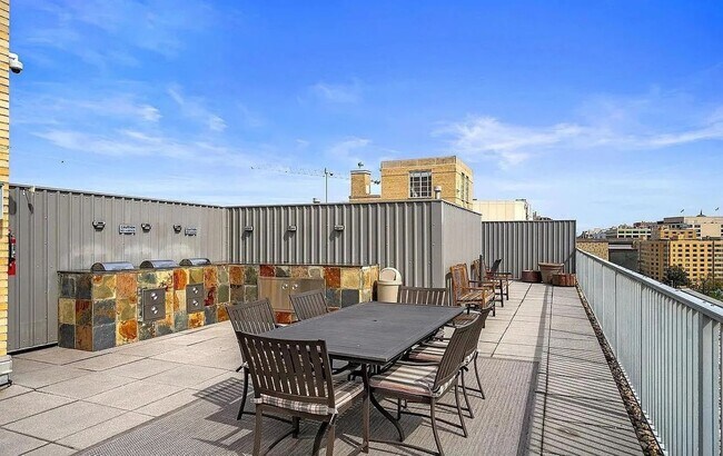Building Photo - Modern, Light-Filled Junior 1BR in Prime D...