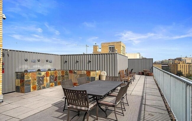 Building Photo - Modern, Light-Filled Junior 1BR in Prime Dupont Location