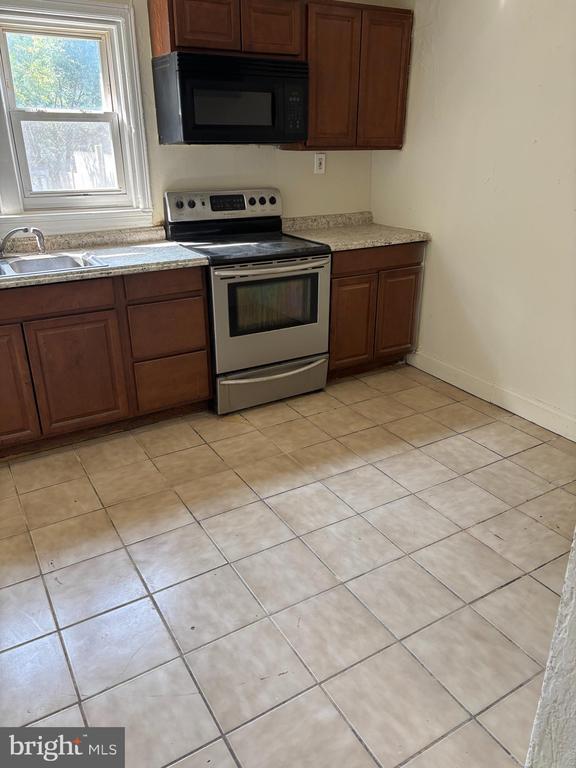 Building Photo - 616 E Moore St