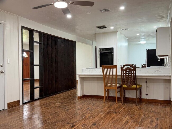 Building Photo - 16726 Co Rd 235A