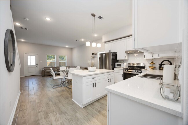 Building Photo - 5111 Firnat St