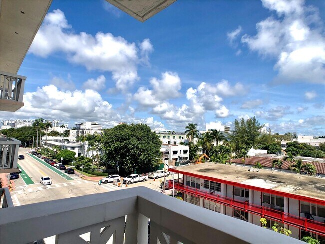 Building Photo - 1575 Euclid Ave