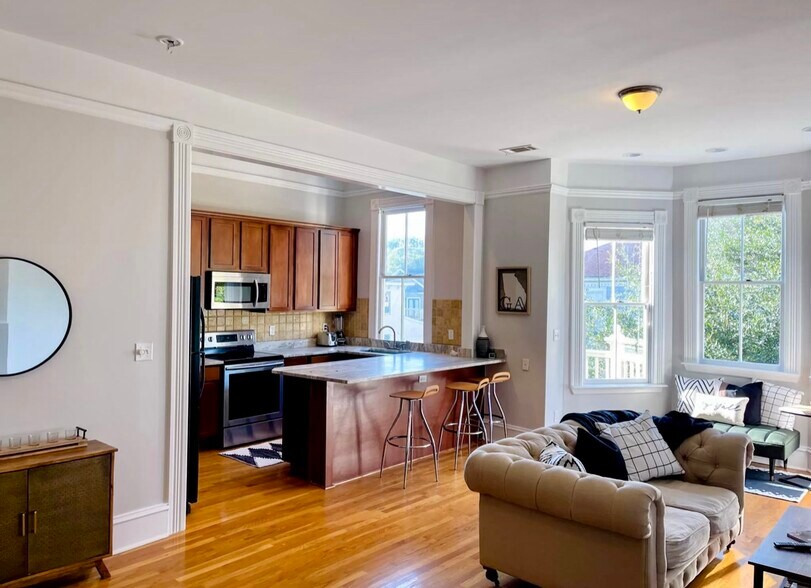 Primary Photo - 214 E. 32nd St.