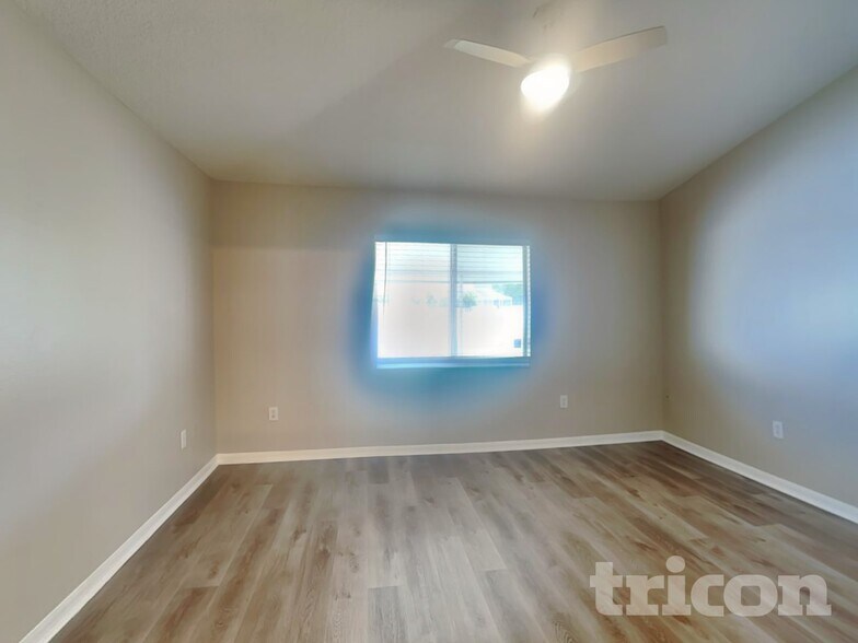 Building Photo - 27909 Breakers Dr