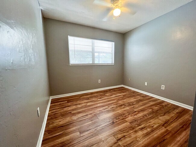 Building Photo - Pet Friendly 5BR/3BA Pool home in Northwoo...