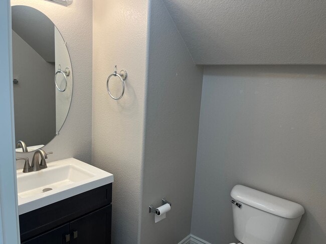 Building Photo - Rancho Bella Vista 3 bedroom on quiet cul-...