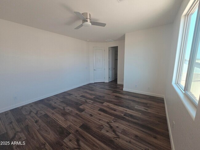 Building Photo - 5826 W Plum Rd