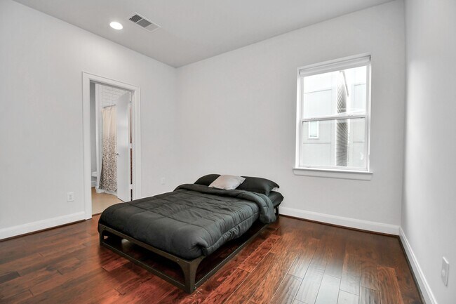 Building Photo - 326 Eado Park Cir