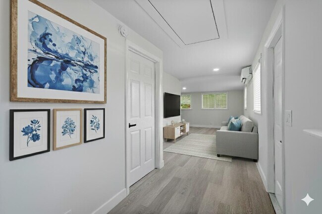 Building Photo - 137 SW 9th Ave